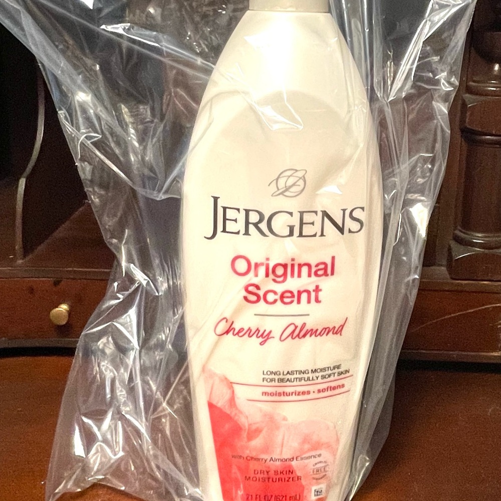 Jergens Original Scent Cherry Almond Moisturizer - White and Pink